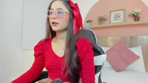 Snapshot of ivette_swan chatting on April 17, 2026, 7:39 pm I V E T T E online show from April 17, 2026, 7:39 pm