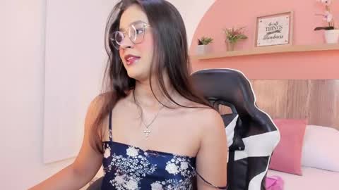 Snapshot of ivette_swan chatting on April 20, 2026, 7:37 pm I V E T T E online show from April 20, 2026, 7:37 pm