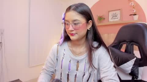 Snapshot of ivette_swan chatting on April 21, 2026, 8:01 pm I V E T T E online show from April 21, 2026, 8:01 pm