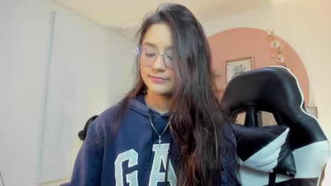 Snapshot of ivette_swan chatting on April 29, 2026, 7:42 pm I V E T T E online show from April 29, 2026, 7:42 pm