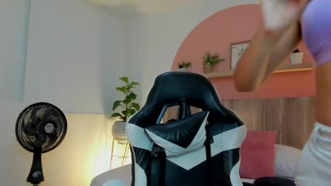 Snapshot of ivette_swan chatting on May 2, 2026, 7:30 pm I V E T T E online show from May 2, 2026, 7:30 pm