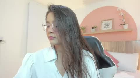 Snapshot of ivette_swan chatting on May 9, 2026, 7:08 pm I V E T T E online show from May 9, 2026, 7:08 pm