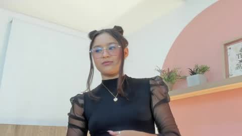 Snapshot of ivette_swan chatting on May 21, 2026, 8:49 pm I V E T T E online show from May 21, 2026, 8:49 pm