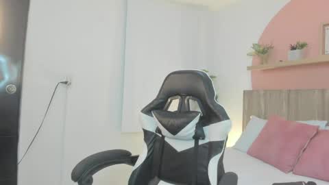 Snapshot of ivette_swan chatting on May 23, 2026, 7:29 pm I V E T T E online show from May 23, 2026, 7:29 pm