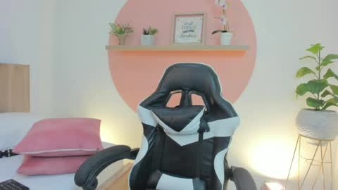 Snapshot of ivette_swan chatting on May 25, 2026, 8:59 pm I V E T T E online show from May 25, 2026, 8:59 pm