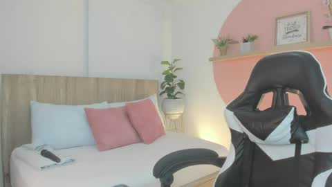 Snapshot of ivette_swan chatting on May 27, 2026, 7:00 pm I V E T T E online show from May 27, 2026, 7:00 pm