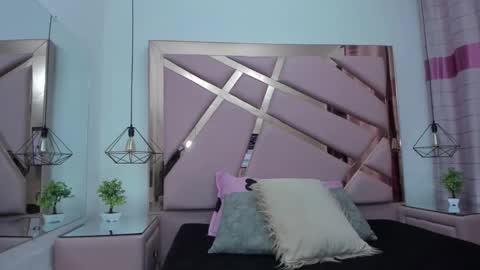 IvonJanice online show from October 31, 2025, 1:23 pm