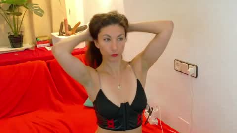 Ivonne online show from July 6, 2026, 7:49 am