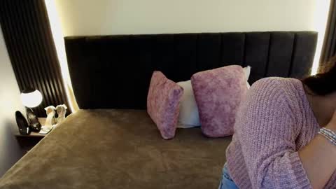 I V O N N E R O S S online show from March 16, 2026, 11:58 am