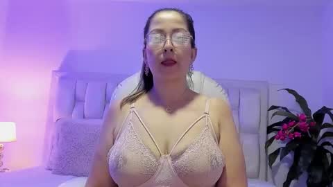 N A T H A L Y   online show from October 9, 2025, 4:10 am