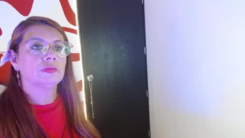 ivory_mistress online show from May 19, 2026, 1:39 pm
