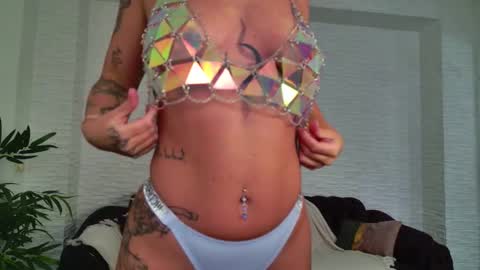 Snapshot of ivoryswan chatting on October 21, 2025, 4:46 am Celine online show from October 21, 2025, 4:46 am