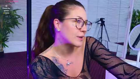 Snapshot of ivoryswan chatting on November 15, 2025, 6:00 am Celine online show from November 15, 2025, 6:00 am