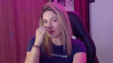 Diana Rojas  online show from October 9, 2025, 2:09 am