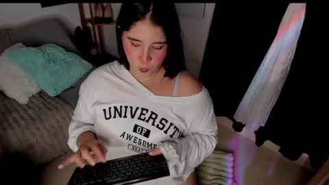 I V Y online show from June 14, 2026, 1:47 am