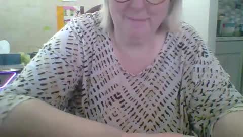 ivyjane3522 online show from April 22, 2026, 1:23 pm