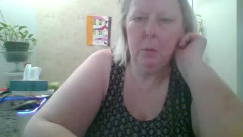 ivyjane3522 online show from April 25, 2026, 1:41 pm