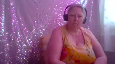 ivyjane3522 online show from April 30, 2026, 10:47 pm