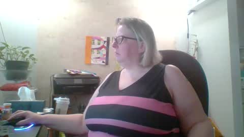 ivyjane3522 online show from May 1, 2026, 1:37 pm
