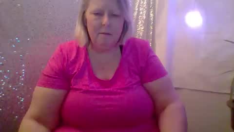 ivyjane3522 online show from May 5, 2026, 1:24 am