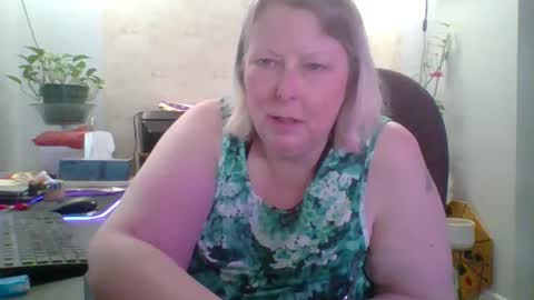 ivyjane3522 online show from May 5, 2026, 7:11 pm