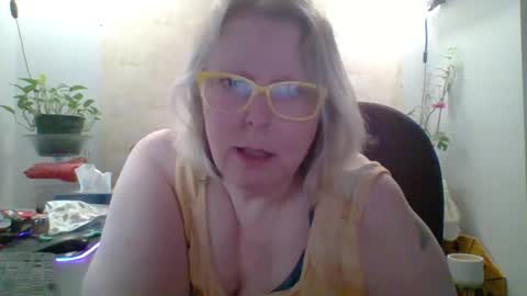 ivyjane3522 online show from May 11, 2026, 2:23 pm