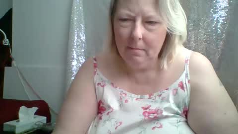 ivyjane3522 online show from May 12, 2026, 2:14 pm