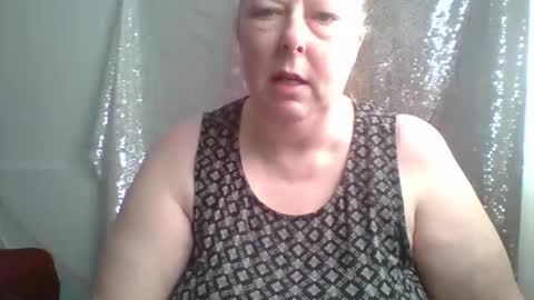 ivyjane3522 online show from May 17, 2026, 2:35 pm