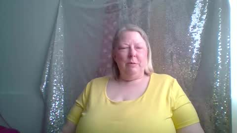ivyjane3522 online show from May 18, 2026, 2:56 pm