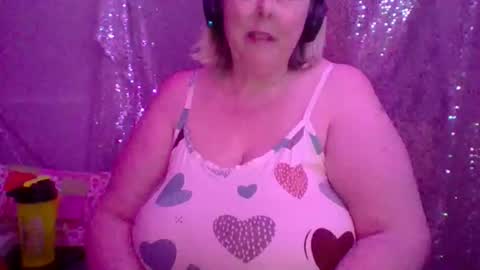 ivyjane3522 online show from May 24, 2026, 4:06 am
