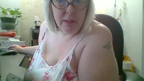 ivyjane3522 online show from May 28, 2026, 1:52 pm
