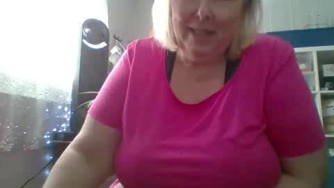 ivyjane3522 online show from June 7, 2026, 1:26 pm