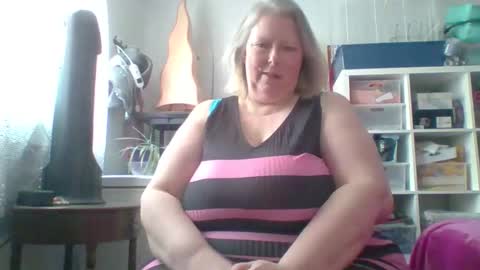 ivyjane3522 online show from June 9, 2026, 6:30 pm