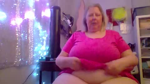 ivyjane3522 online show from June 11, 2026, 1:16 am