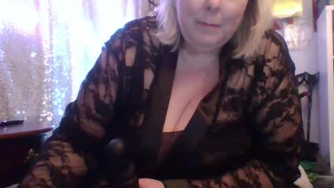 ivyjane3522 online show from June 14, 2026, 2:24 am