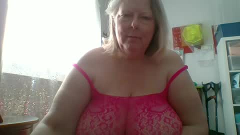 ivyjane3522 online show from June 14, 2026, 2:52 pm