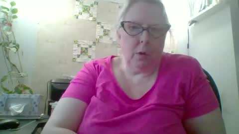 ivyjane3522 online show from June 15, 2026, 5:37 pm