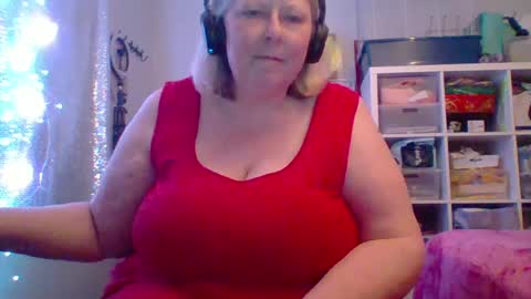 ivyjane3522 online show from June 28, 2026, 3:23 am