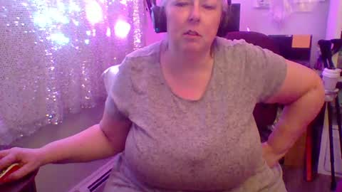 ivyjane3522 online show from July 3, 2026, 1:01 am