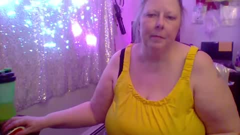 ivyjane3522 online show from July 5, 2026, 1:01 am