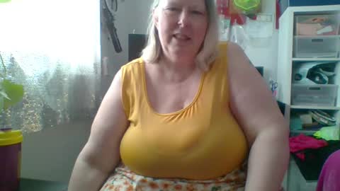 ivyjane3522 online show from July 13, 2026, 2:20 pm