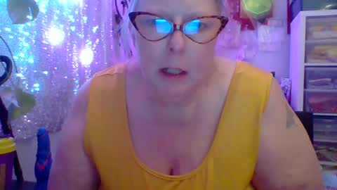 ivyjane3522 online show from July 14, 2026, 2:05 am
