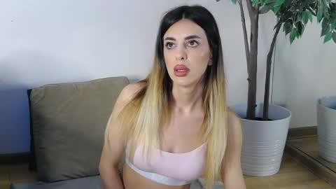 Snapshot of ivylustt chatting on May 22, 2026, 5:47 am IvyLustt online show from May 22, 2026, 5:47 am