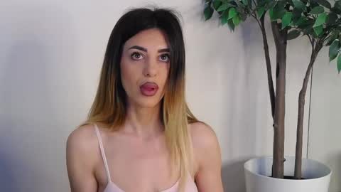 Snapshot of ivylustt chatting on May 25, 2026, 5:46 am IvyLustt online show from May 25, 2026, 5:46 am