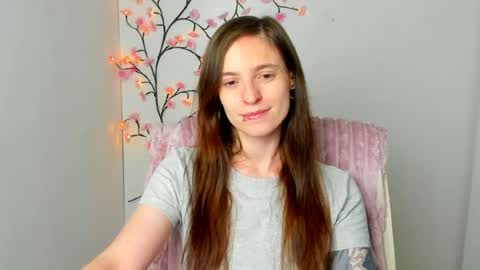 Snapshot of ivynoir_ chatting on May 21, 2026, 12:45 pm Ivy online show from May 21, 2026, 12:45 pm