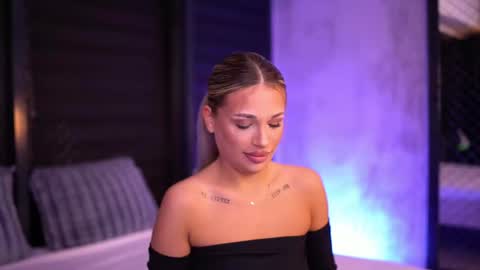 IvyRowa online show from January 30, 2025, 6:43 pm