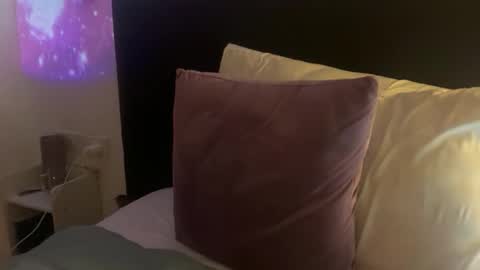 ivysagex online show from November 19, 2025, 4:40 pm