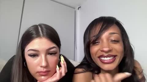 ivyskye_ online show from May 4, 2026, 1:56 am