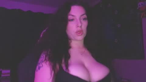 Snapshot of ivyy_sinss chatting on April 18, 2026, 1:20 am Amiee online show from April 18, 2026, 1:20 am