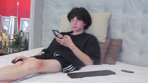 Snapshot of iwillfall_ chatting on December 10, 2024, 12:28 am Maxim online show from December 10, 2024, 12:28 am